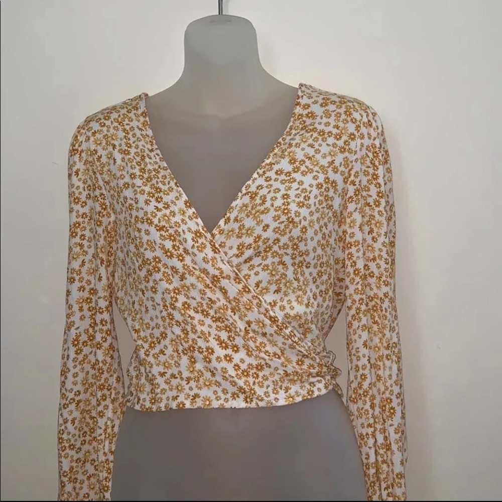 Floral wrap around top